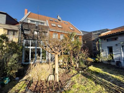 ANSPRUCHSVOLLES ARCHITEKTENHAUS MIT EINLIEGERWOHNUNG IN RUHIGER LAGE VON DIEBURG