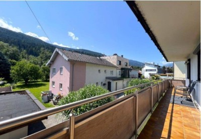 Liebevoll sanierte 4 Zimmerwohnung mit Garten und Balkon!