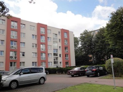 Vermietete 2 Zimmer mit grossem Balkon und Stellplatz! Im Erdgeschoß !!