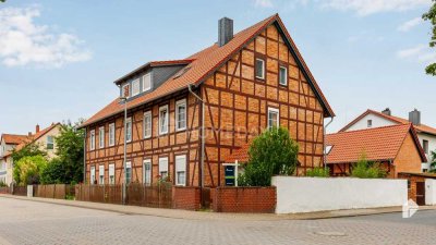 Teilvermietetes 4 Familienhaus mit Nebengebäude, Werkstatt, Garage und großem Garten