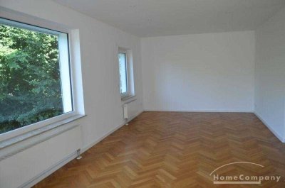 4 Zi Whg. unmöbl. mit Einbauküche, 1.OG renovierte, sanierte Wohnung im 2,5 Familienhaus, Balkon/...