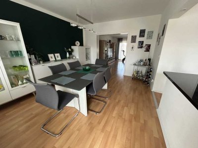 Sanierte 4,5 Raum-Wohnung mit Balkon und Einbauküche und Klimaanlage Oftersheim