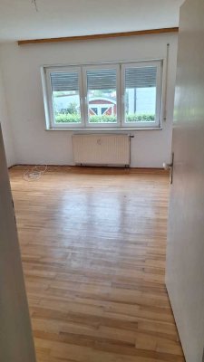 Schöne 4-Zimmer-Wohnung mit Balkon in Oberstimm