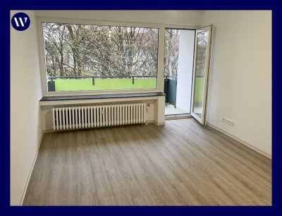 Frisch modernisiert mit neuem Bad und neuem Boden: 2 Zimmer mit Balkon und Tageslichtbad