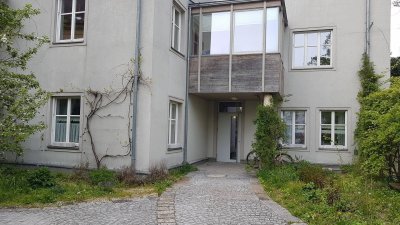 barrierefrei, zentrumsnah, ruhig: Wohnung und extra Praxisraum