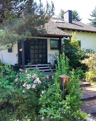 Schönes großes Einfamilienhaus mit Garagen, Garten in Schwedelbach!