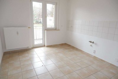 Frei ab 1.6.25 / Bad mit Fenster / große Küche mit Balkon !!!