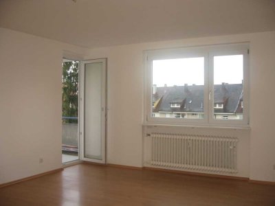 Helle, moderne 4 Zimmer-Wohnung mit 2 Balkonen, EBK