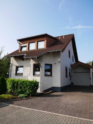 Solides Einfamilienwohnhaus mit Garten und Garage in Wehr