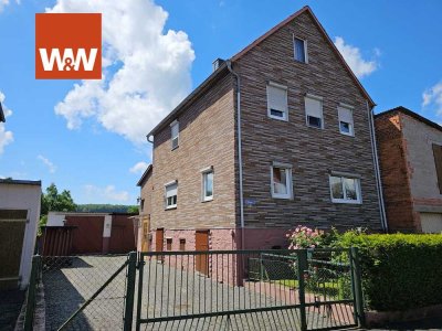 Hoher Freizeitwert, Einfamilienhaus mit Nebengebäuden in Marburg-Bortshausen