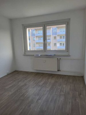 Für Sie renoviert... Tolle 2 -Raumwohnung mit Balkon!