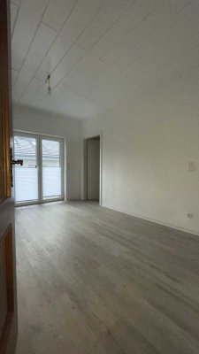 Modernisierte Wohnung mit vier Zimmern sowie Balkon und EBK in Fulda