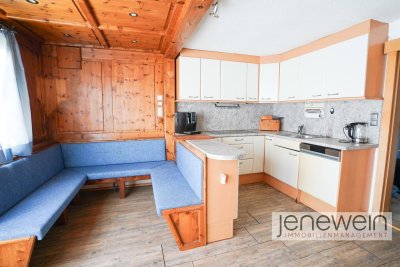 HELLE, GERÄUMIGE DREI- BIS VIERZIMMERWOHNUNG MIT TERRASSE, ZUM RENOVIEREN