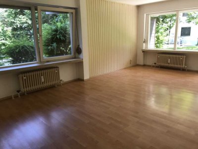 Gepflegte 2-Zimmer-EG-Wohnung mit zwei Terrassen und EBK in Kaufbeuren