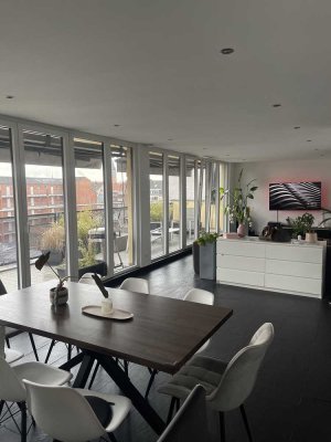 Exklusive Penthouse-Wohnung mit Dachterasse, Kamin und EBK in Köln Neuehrenfeld