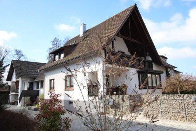 Mehrgenerationenhaus plus 2 separate Wohneinheiten mit Garten, Garage u. Stellplätzen