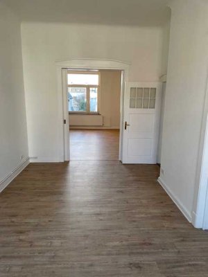 Erstbezug nach Sanierung mit Balkon und EBK: Exklusive 4-Raum-Wohnung mit geh. Innenausstattung