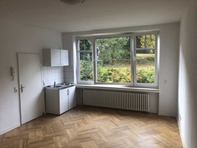 Geschmackvolle, zentral gelegene Wohnung mit einem Raum und  Blick ins Grüne  in Marburg