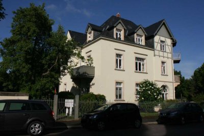 *Großzügige 2-Raum-Wohnung mit Balkon in denkmalgeschützter Stadtvilla zu vermieten*