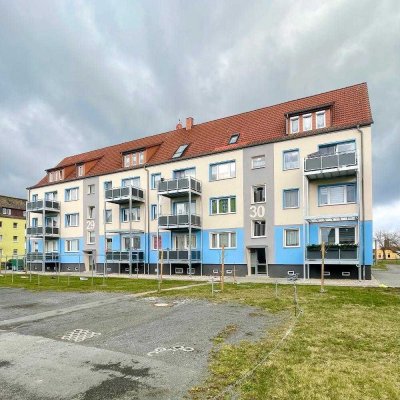 HOHENPRIEßNITZ * RUHIGE WOHNANLAGE * GUT GESCHNITTENE 4-ZIMMER-WOHNUNG mit großem BALKON * PARKPL...