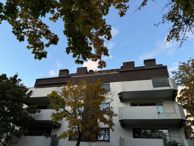 FREUNDLICHE 2 Zi.-ETW MIT SONNENBALKON, KAMIN & AUßENSTELLPLATZ