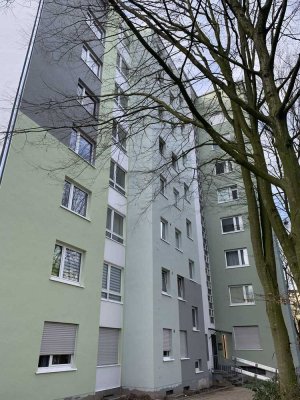 Flughafennah! Zweizimmerwohn.m. Balkon u. Tiefgarage in Köln-Porz-Eil - in grüner Lage - Saniert