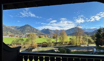 Bergwelten zum Frühstück – Großes Kino mit Blick aus der Lounge