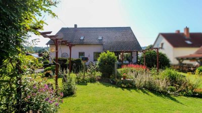 Großzügiges Wohnen mit idyllischem Gartenparadies in Wehrda