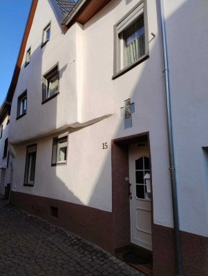 Treis: gemütliches Haus mit Garage und schönem Innenhof