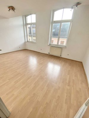 Helle 3-Zimmer Wohnung in zentraler Lage - renovierungsbedürftig