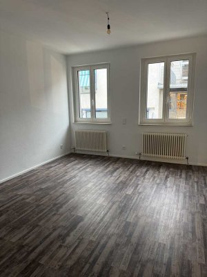 ** wunderschöne 1,5 Zimmer Whg neu renoviert** in zentraler Lage