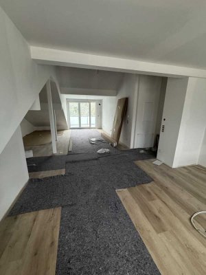 *Neubau & Erstbezug* Exklusive 2-Zimmer-DG-Wohnung mit Balkon und Einbauküche direkt an der Murg