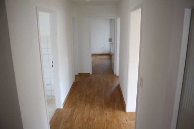 Modernisierte 3-Raum-Wohnung mit Balkon und Einbauküche in Rottenburg