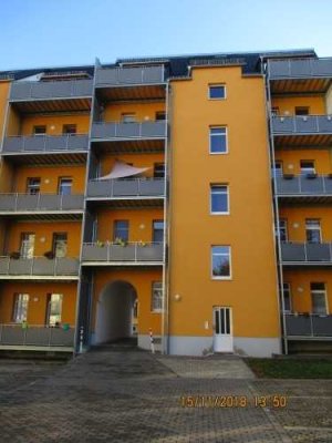 vermietete Wohnung mit Balkon als Kapitalanlage