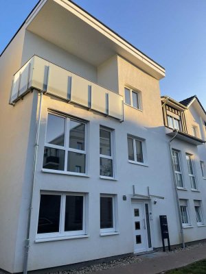 Erstbezug und Einbauküche: moderne und großzügige 3-Raum-Penthouse-Wohnung mit geh. Innenausstattung