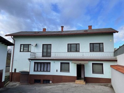 GROSSES EINFAMILIEN-HAUS MIT AUSBAU-MÖGLICHKEIT -- NEBENGEBÄUDE -- GROSSER INNENHOF -- RUHELAGE