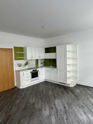 2-Raum Wohnung mit Küche, neu saniert, Erstbezug, Küche neu, zentrale Lage