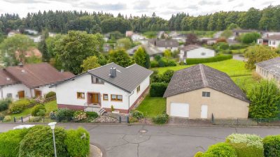 Handwerker aufgepasst: Einfamilienhaus mit Halle und Garage