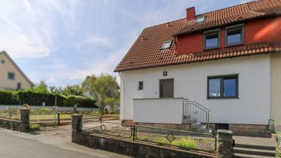 Einziehen und Wohlfühlen: Hochwertig kernsanierte Doppelhaushälfte mit schönem Garten in Lehnerz