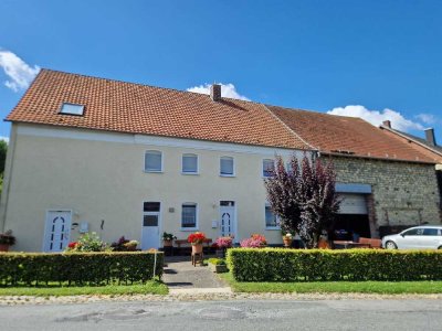 *RESERVIERT* Charmantes 1-2 Familienhaus mit großer Scheune in Möhnesee-OT!