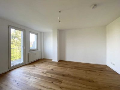 Neu renovierte und helle 2-Zimmer-Wohnung mit Balkon und Einbauküche zentral in Seidnitz