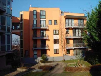 Helle, sonnige 2 Zimmer Wohnung mit gehobener Innenausstattung mit Balkon