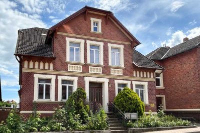 Alt-Ronnenberg: 2-Familienhaus mit 10 Garagen ...