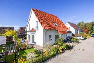 Modernes Familienidyll im Grünen: Freistehendes Einfamilienhaus in Bobingen-Straßberg