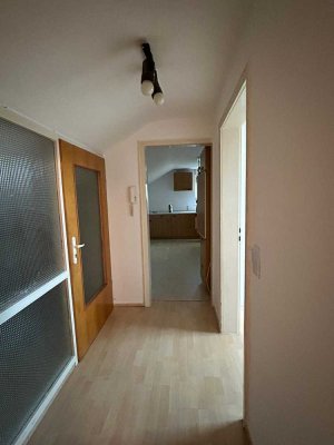 2-Zimmer DG-Wohnung mit Keller