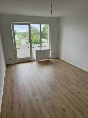 Neu sanierte 4 - R - Wohnung in Münchenbernsdorf zu vermieten!