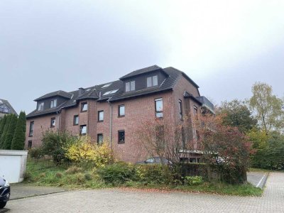 Tolle große Dachgeschosswohnung am Ende einer Sackgasse mit Südwest-Eckbalkon und Blick ins Grüne