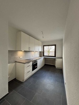 Erstbezug nach Komplettsanierung! 2-Zimmer-Wohnung mit Balkon und Garage, traumhafter Feldblick