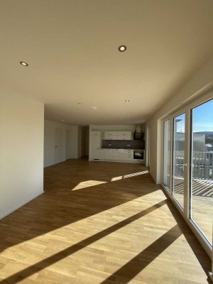 Penthouse-Wohnung mit EBK , Balkon+ Terrasse : attraktive 3-Zimmer in Kaiserslautern