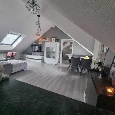 Helle 3 Zimmer DG Wohnung mit Dachterasse